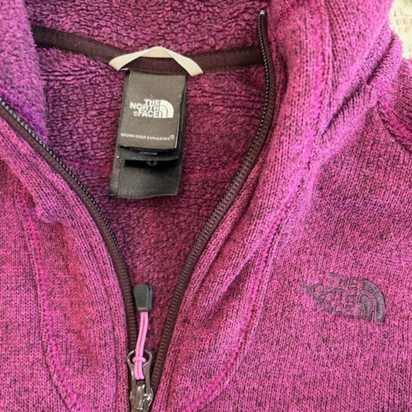 The North Face Women’s Zip Up Jacket. Purple, XS. - Picture 6 of 7